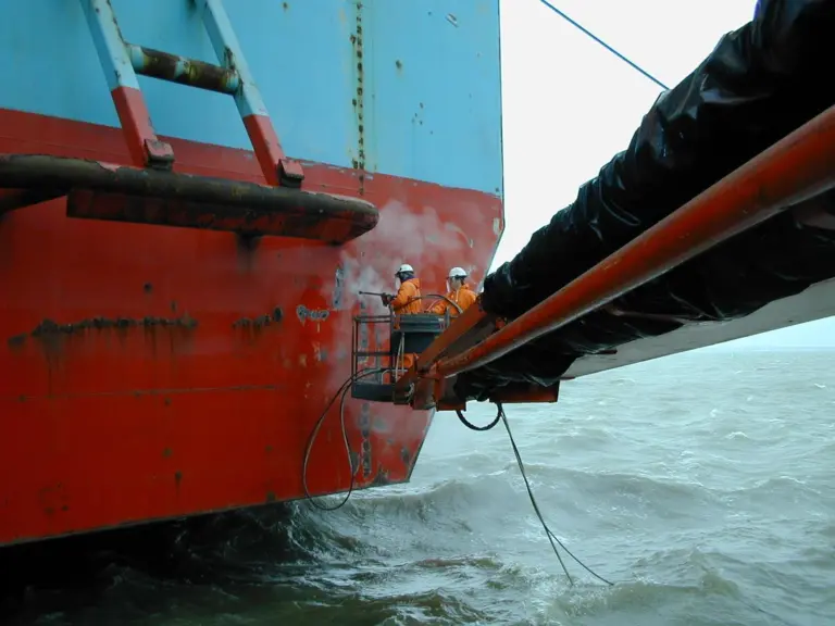 High pressure cleaning on a ship hull