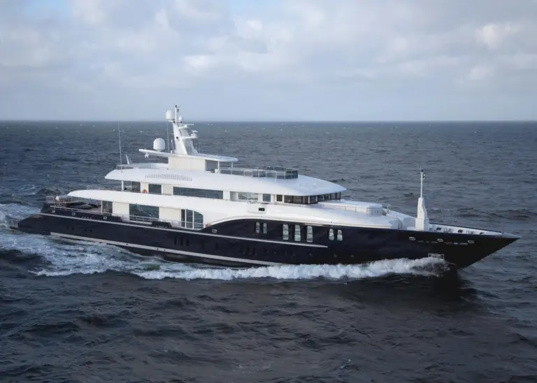 Sapphire: mega yachts keep some German yards busy