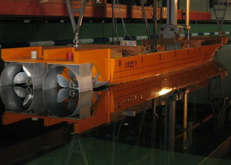 Model test being carried out on Flexitab surface drive system