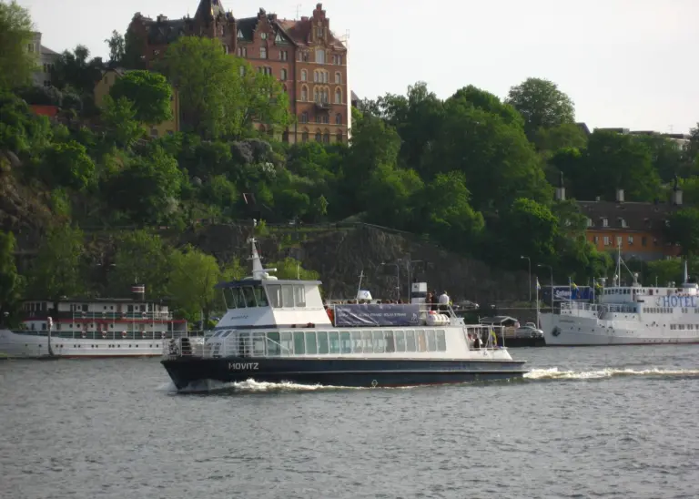 Stockholm’s ‘Movitz’ commuter ferry is a working test-bed for fast-charge marine battery technology