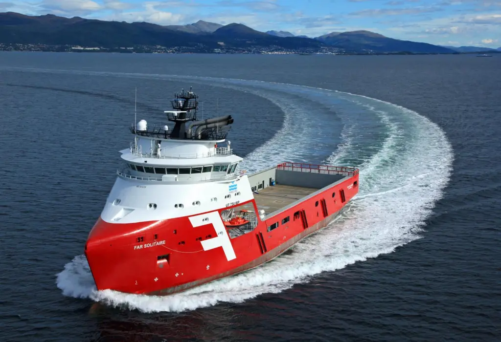 Farstad’s UT 754 WP 'Far Solitaire' was the first Rolls-Royce UT design to be built with a wave piercing bow