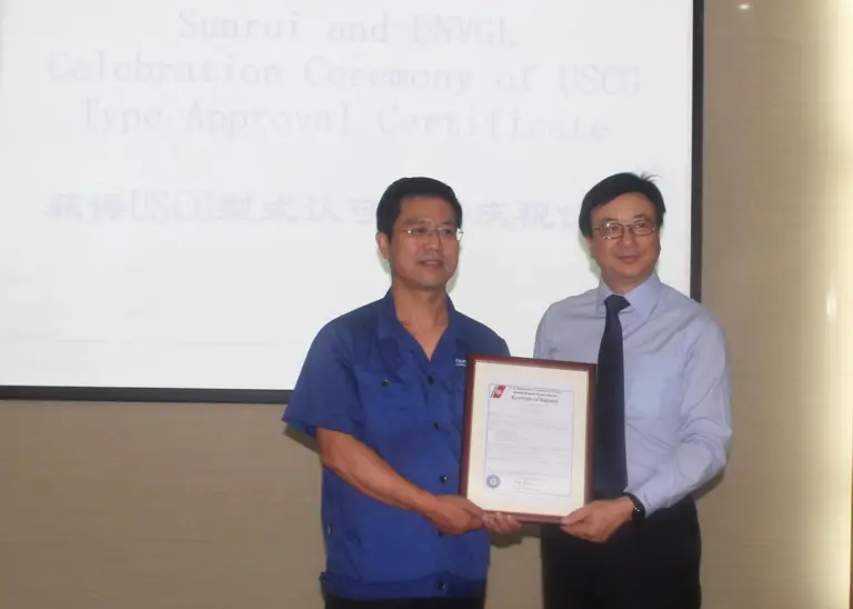 Fu Hongtian, general manager,SunRui (left) and Vincent Li, business development manager Greater China, DNV GL - Maritime