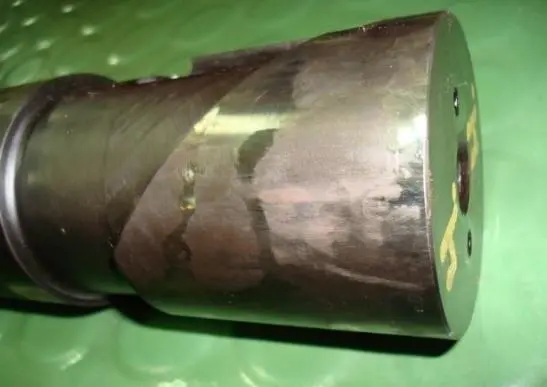 Signs of adhesive wear on fuel pump plunger