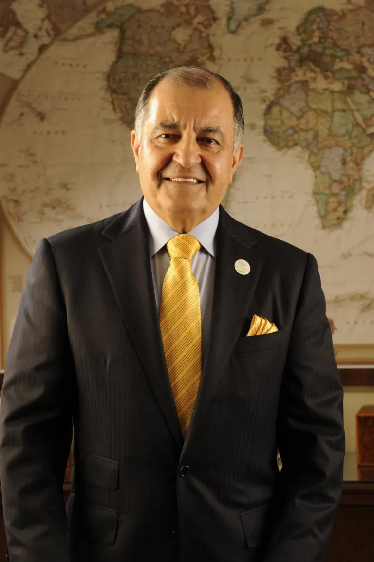 Seifi Ghasemi Air Products Chairman President and CEO