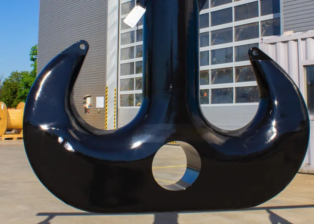 Huisman's Daniel Pillek: "After 5 years of research, development and testing of 3D printed products, we have gained the necessary expertise to use this innovative method for the production of high quality crane hooks"