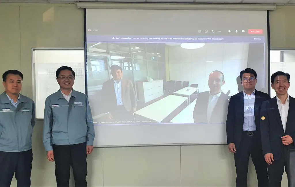 Young-Gi Kim, General Manager of strategy Business team, HSD and Sang-Min Lee, Senior General Manager of strategy Business team, HSD; Young-Ki Lee, Tekomar Global Sales Manager, ABB Turbocharging and Jae-Ung Park, Country Manager, ABB Turbocharging