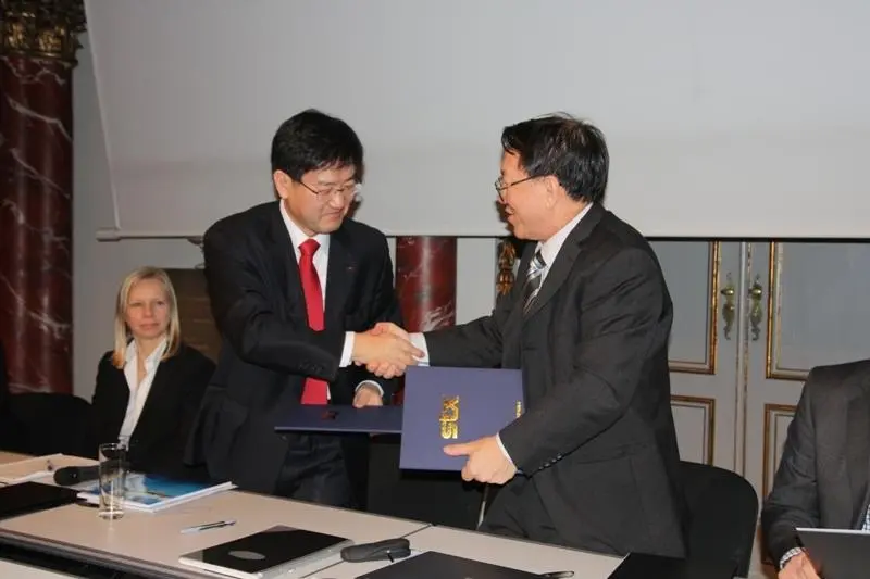 00_78720_Signing-Ceremony-for-STX-HI