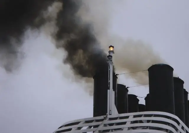 Visible soot in port will disappear in 2010 under new EU rules