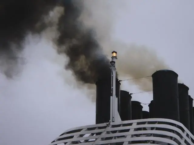 Visible soot in port will disappear in 2010 under new EU rules