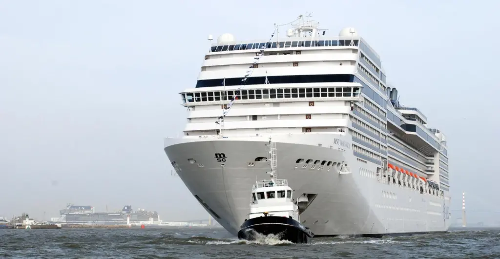 00_78883_MSC-MAGNIFICA-depart-Saint-Nazaire-le-25-02-2010-DSC_0086