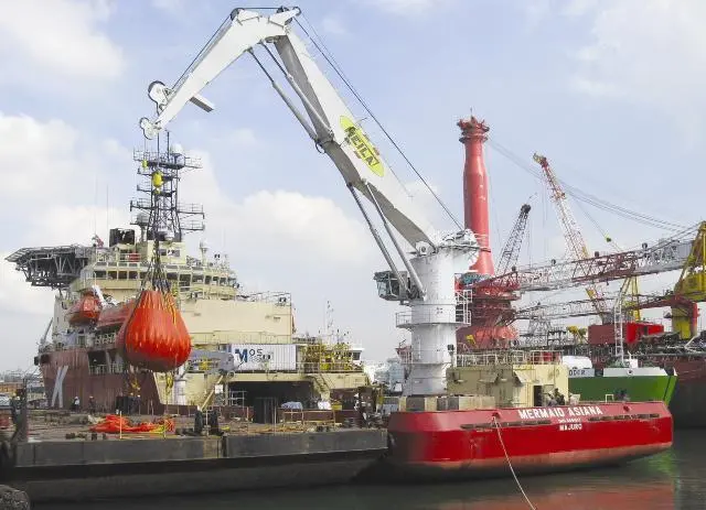 The Heila AHC crane undergoing tests in Singapore