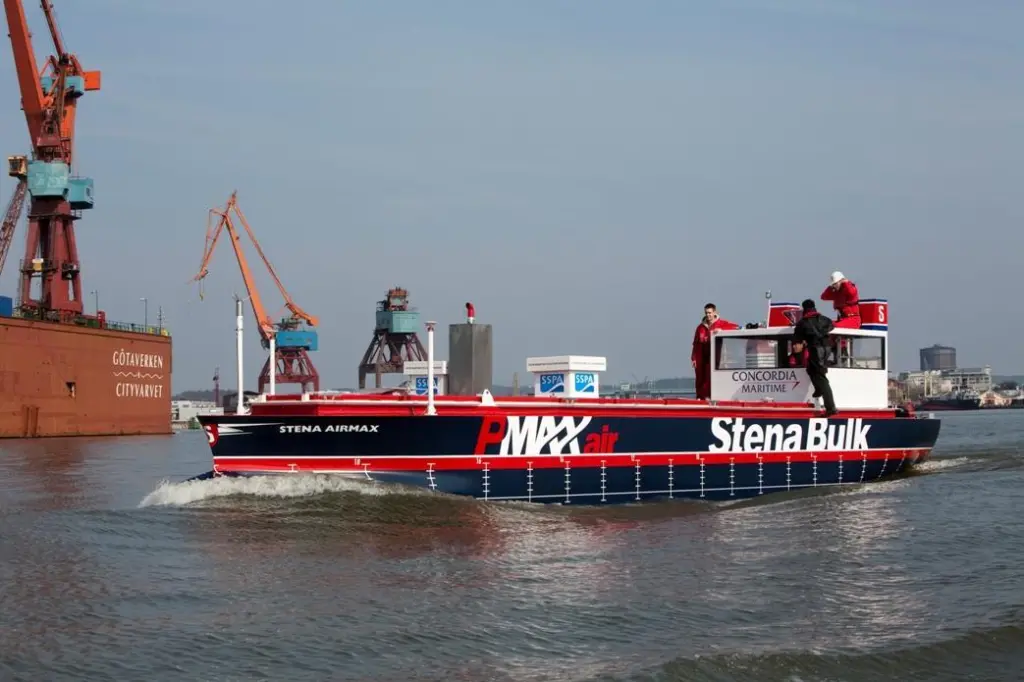 Large-scale demonstrator model of the Stena Airmax tanker design