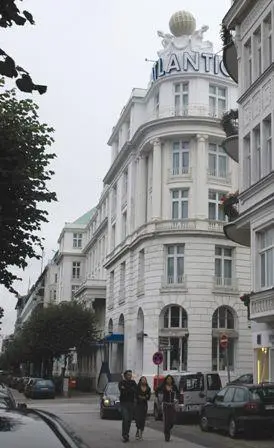 Like an ocean liner moored on the shore of the Alster – the Atlantic Kempinski Hotel has ben one of Hamburg’s premier venues for many years, and again plays host to our conference in 2010