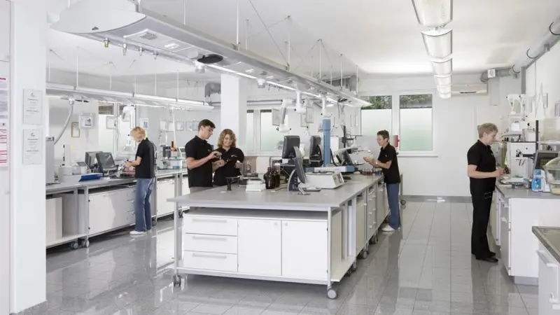 Kittiwake's partner oil analysis laboratory