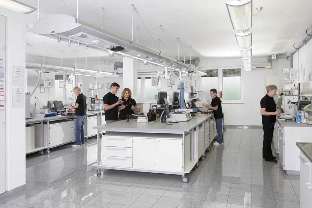 Kittiwake's partner oil analysis laboratory