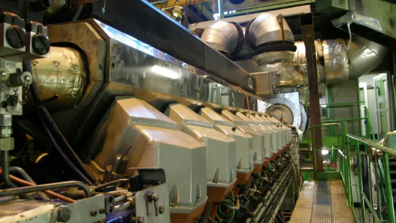 The 20V28/33D prototype engine on the test bed in St. Nazaire