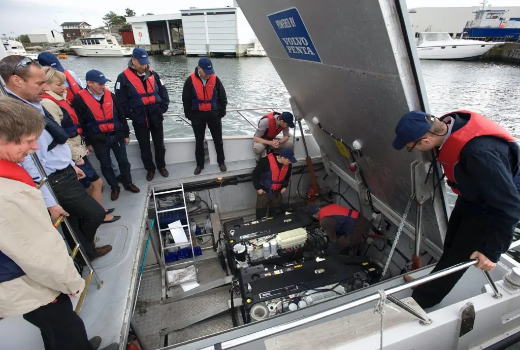 Seminar participants view an IPS-equipped engine room