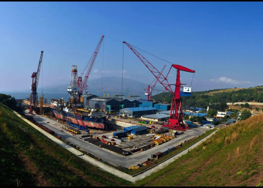 Subic Shipyard has been awarded two contracts to build a transshipment barge as well as to upgrade a drillship