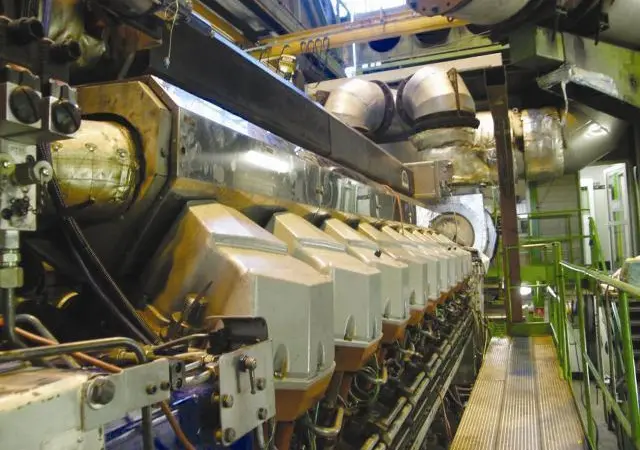 The 20V28/33D prototype engine on the test bed in St. Nazaire