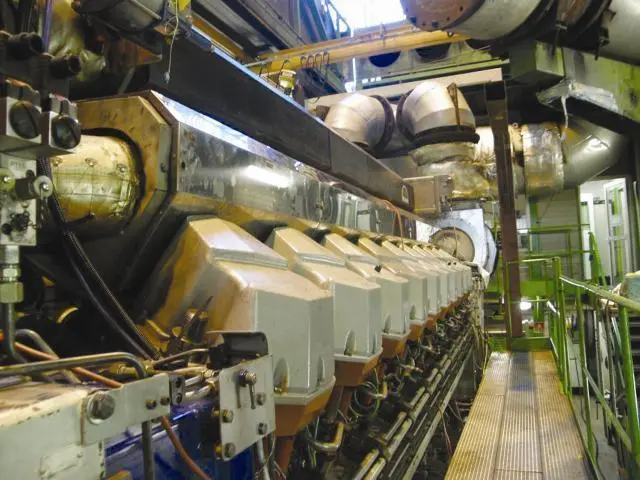 The 20V28/33D prototype engine on the test bed in St. Nazaire