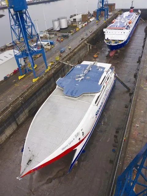 Stena Leader and Stena Lynx III double docking in Belfast