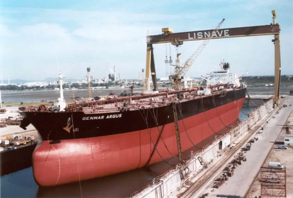 The Suezmax tanker Genmar Argus in Lisnave drydock
