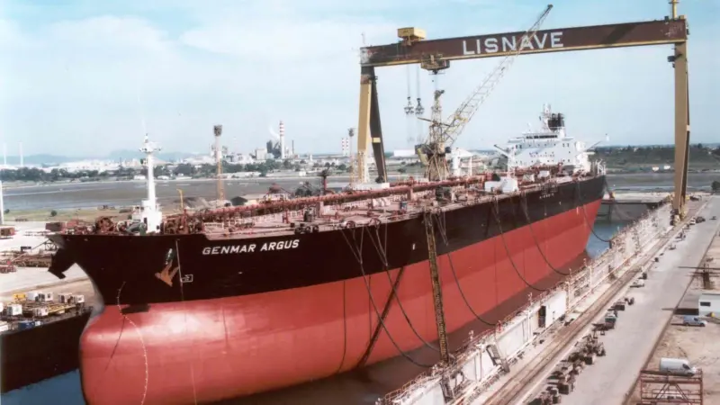 The Suezmax tanker Genmar Argus in Lisnave drydock