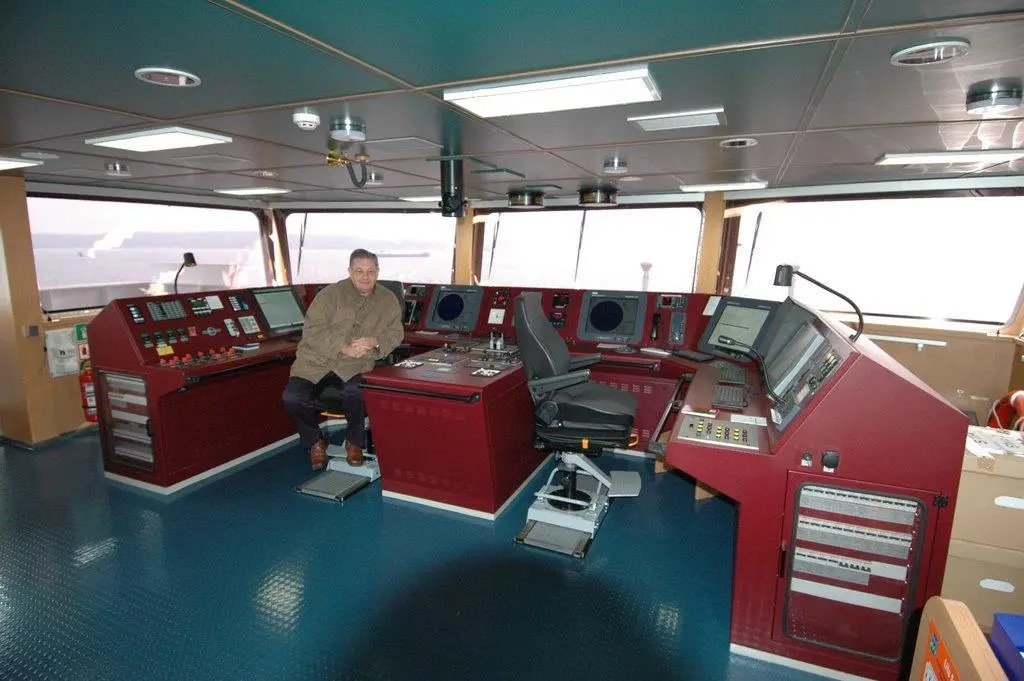 S284-integrated-bridge-system.JPG