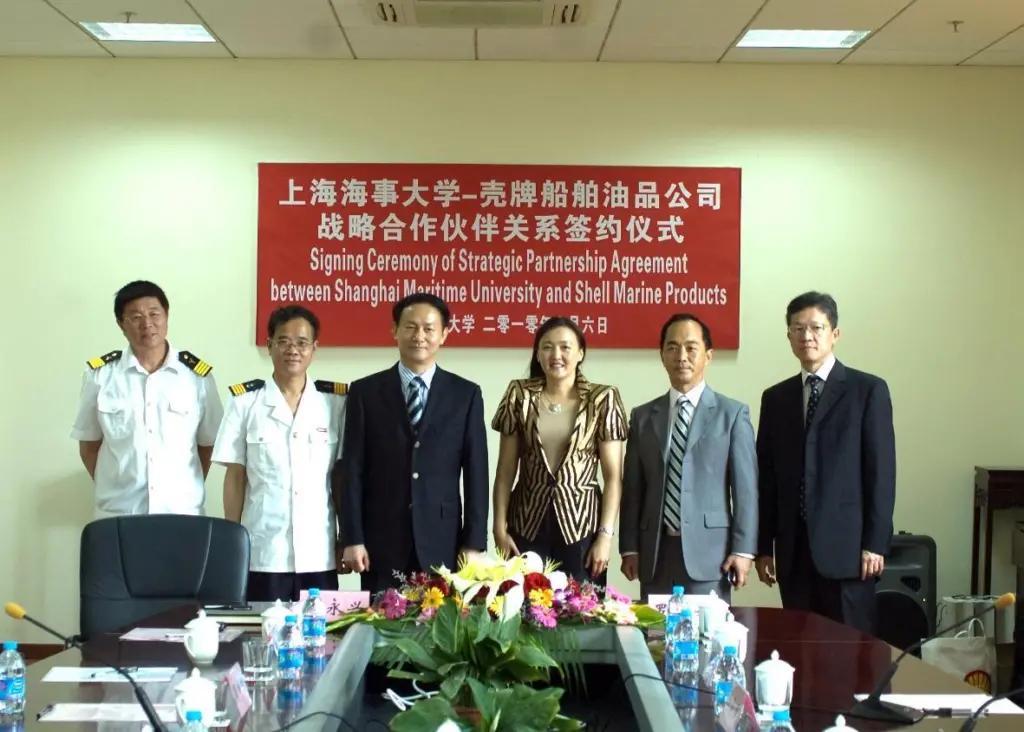 From left to right, Zhou Shen-Bo, secretary of party general branch of merchant marine college, Shanghai Maritime University, Shi Chao-Jian, professor and dean of merchant marine college, Shanghai Maritime University, Jin Yong-Xing, professor an...