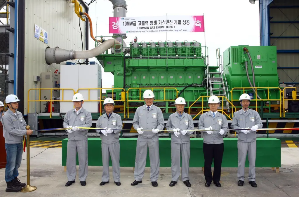 The launch ceremony of the HiMSEN gas engine H35G