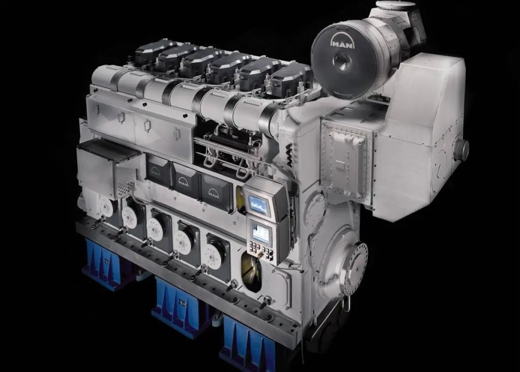 The MAN 6L32/44CR engine