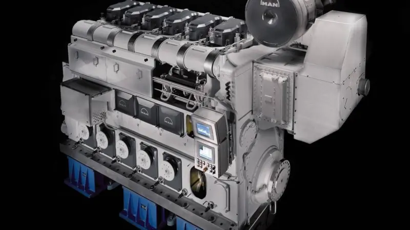 The MAN 6L32/44CR engine