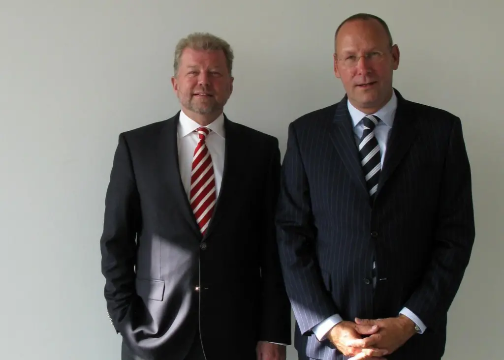 Dr Hermann J. Klein (left) and Erik van der Noordaa