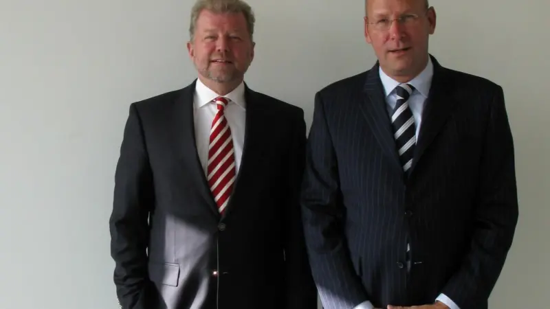 Dr Hermann J. Klein (left) and Erik van der Noordaa