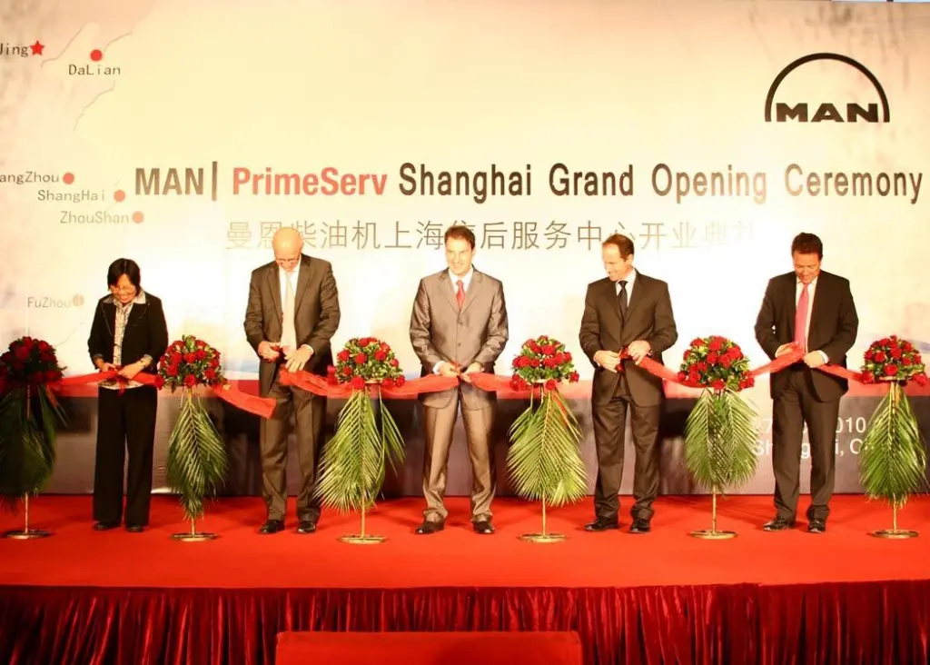 The official cutting of the ribbon at the PrimeServ Shanghai premises