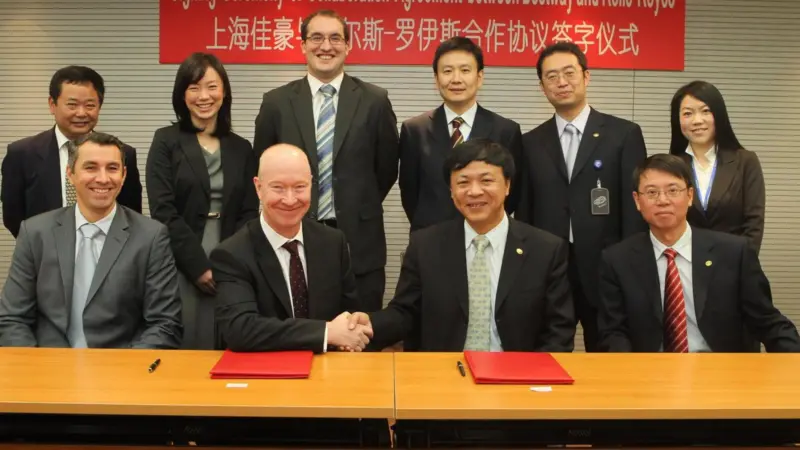 The signing ceremony between Rolls-Royce and Bestway