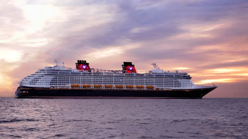 ‘Disney Dream’ at sea