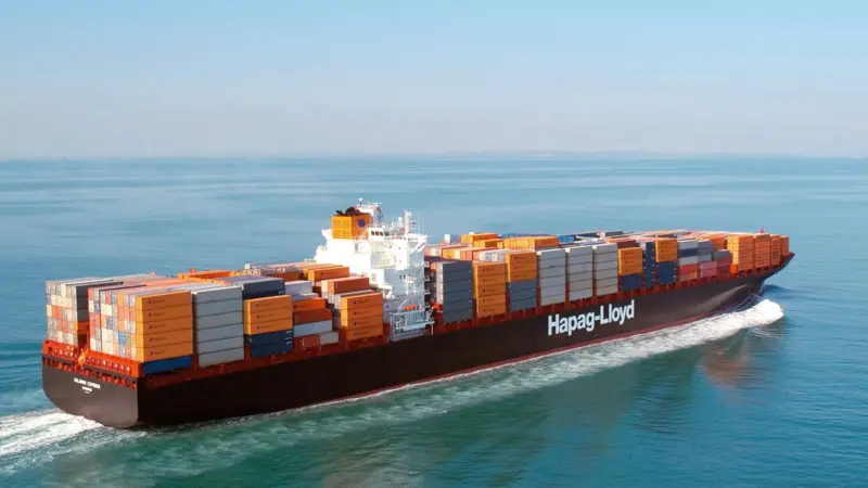 One of Hapag-Lloyd’s post-Panamax boxships, the 8,749 TEU ‘Colombo Express’