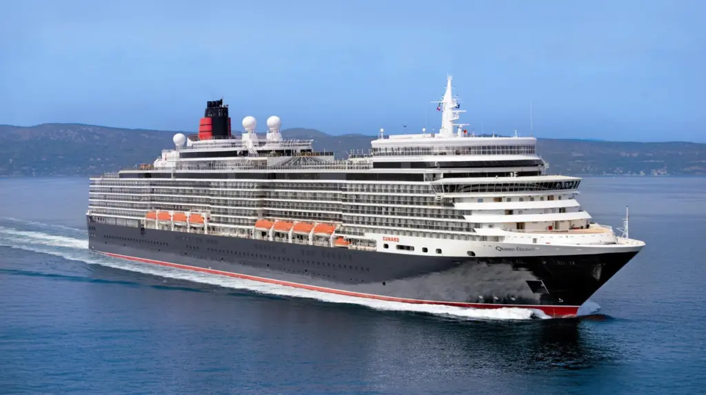 ‘Queen Elizabeth’ running her sea trials