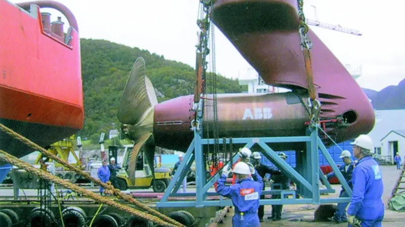 An Azipod-C being installed on a previous offshore ship