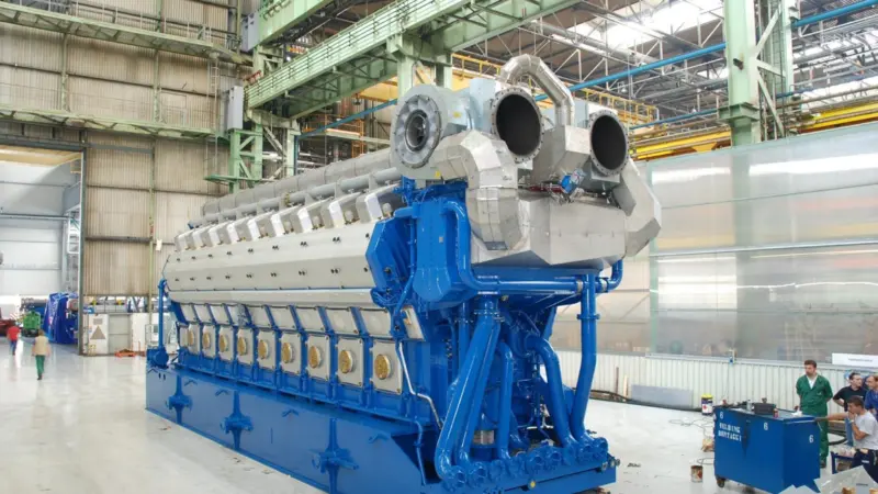 The Wärtsilä 50DF medium-speed engine can be run either on natural gas or on light fuel oil (LFO) or on heavy fuel oil (HFO)