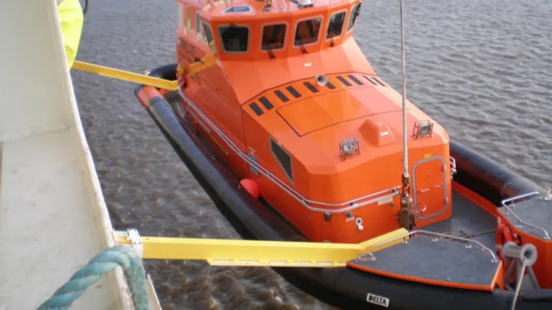 An ARRC suspended from the RSV with the damping system on view