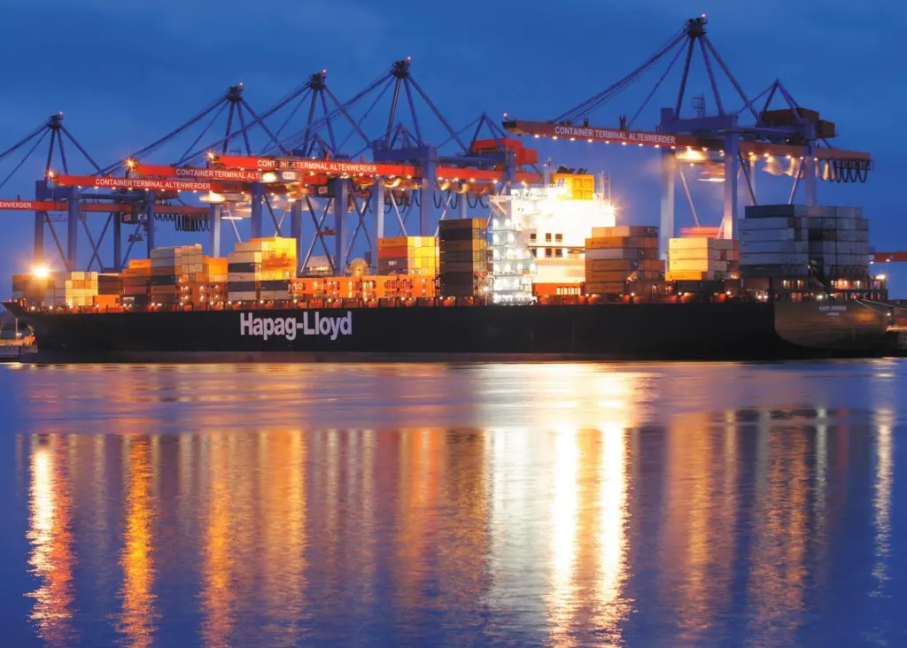 ‘Kyoto Express’, one of the first Stratos FBBPlus-equipped ships for Hapag Lloyd