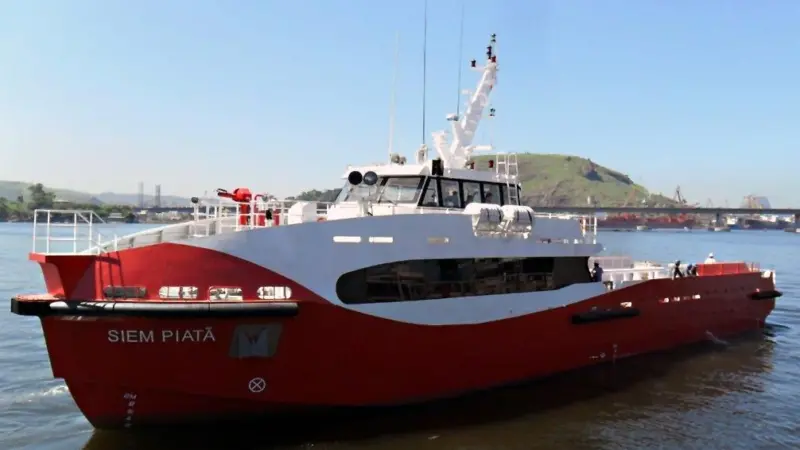 The crewboat ‘Siem Piata’