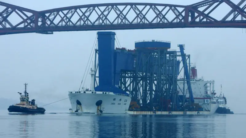 Babcock’s Goliath crane arrives at Rosyth