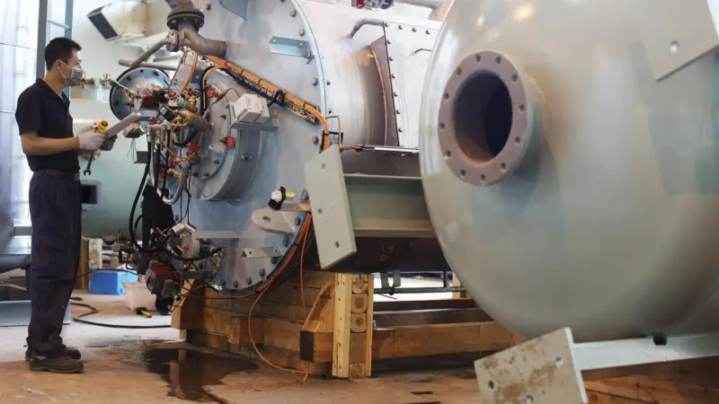 IG generator with a Hamworthy engineer at Hamworthy’s Suzhou factory, China
