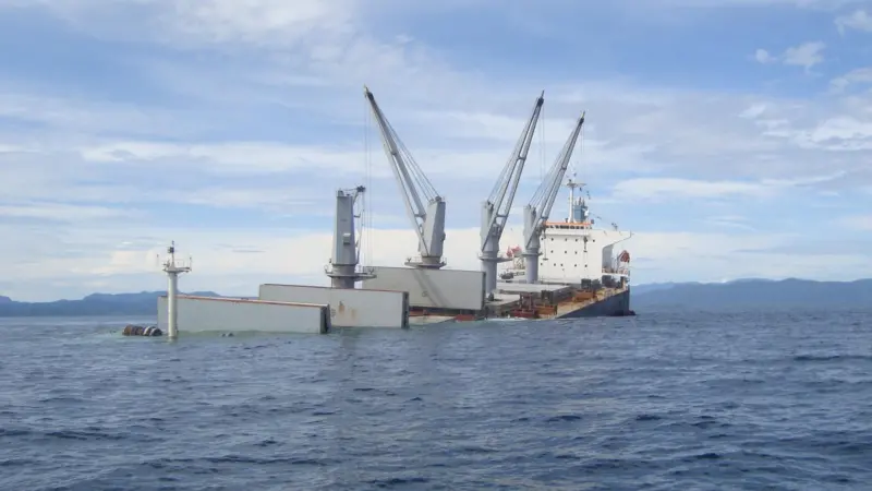 A grounded bulk carrier –