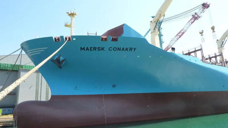 The geared Wafmax container ship ‘Maersk Conakry’