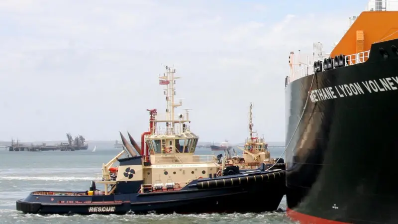 Svitzer tug in action