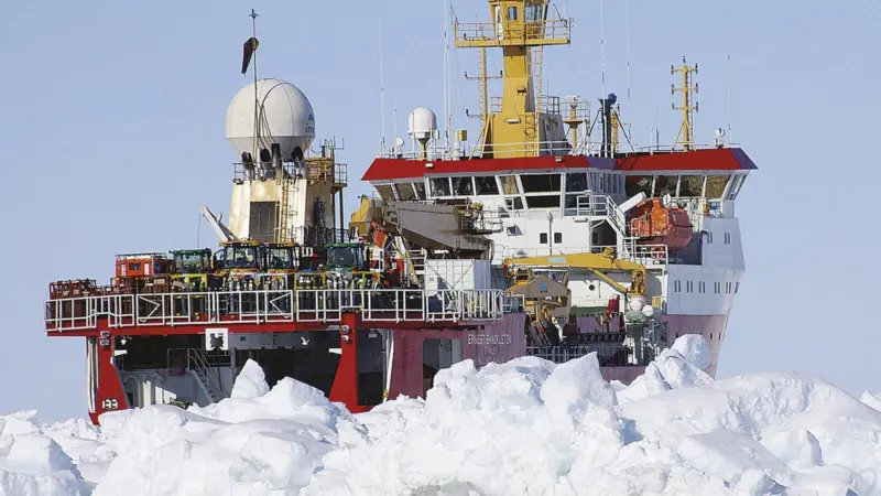 ‘RRS Ernest Shackleton’ in action in the Antarctic